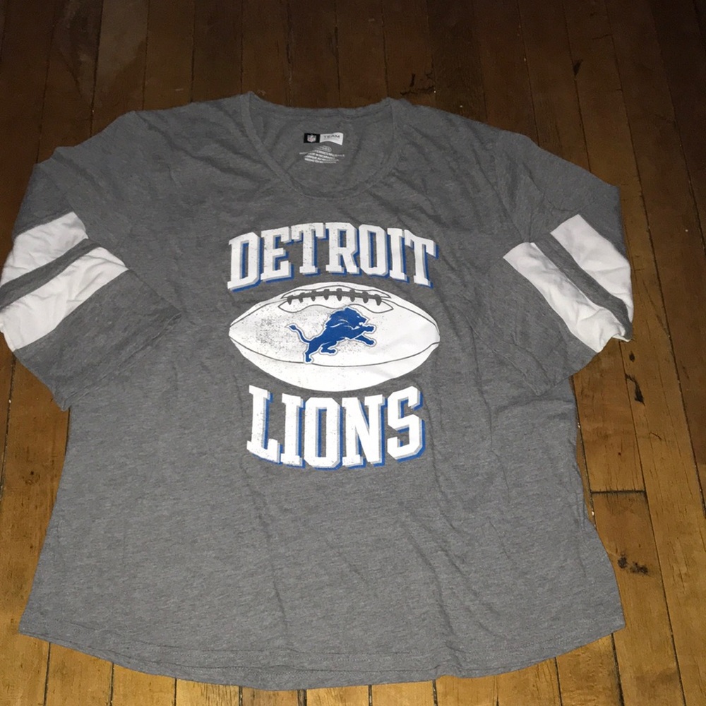 Detroit Lions Gray Graphic Tee with White Sleeve Stripes